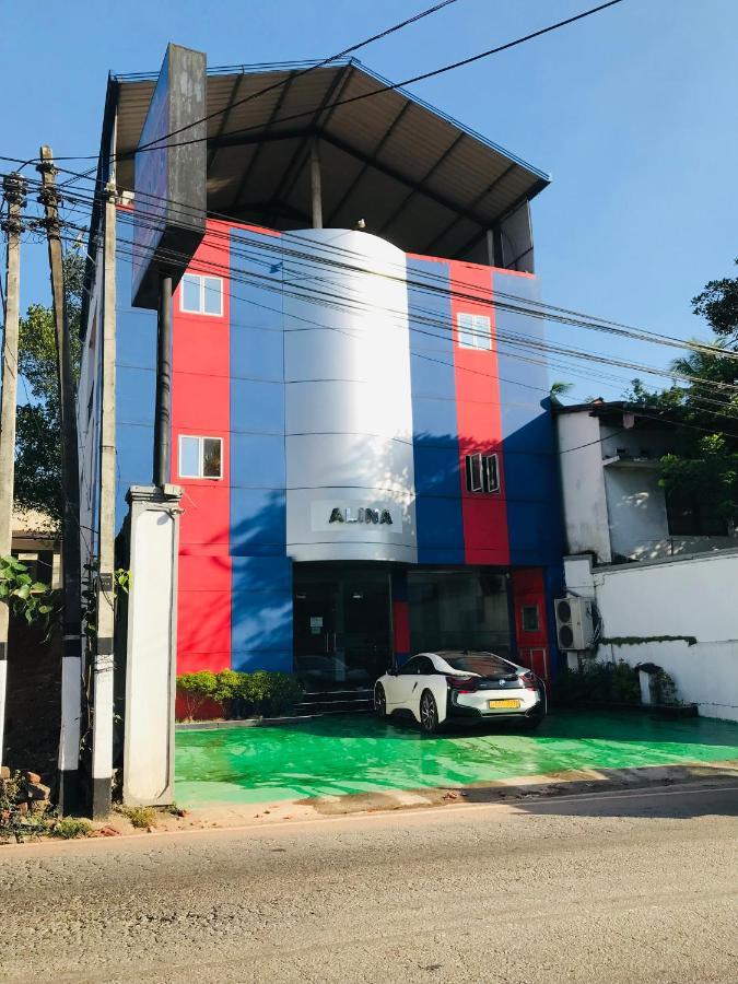 Alina Budget Hotel カドゥウェラ エクステリア 写真