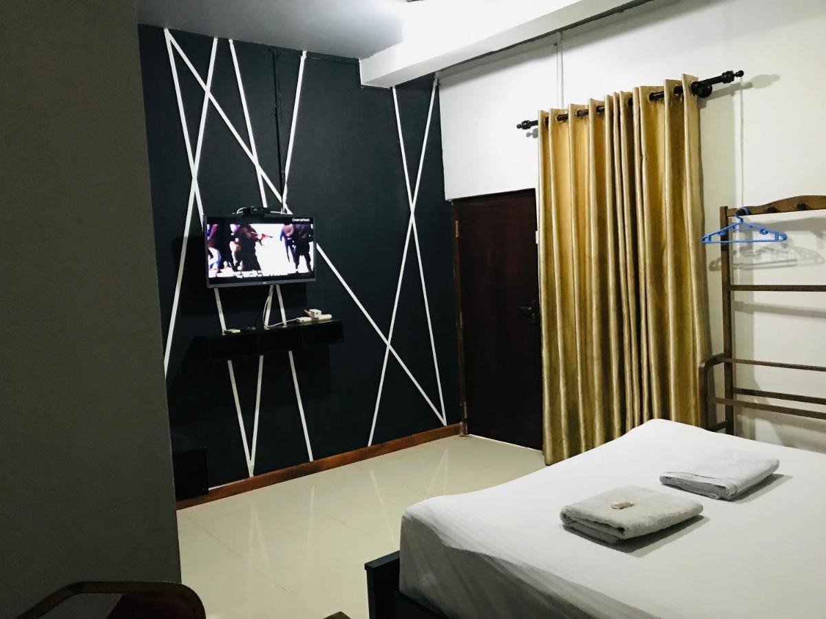 Alina Budget Hotel カドゥウェラ エクステリア 写真
