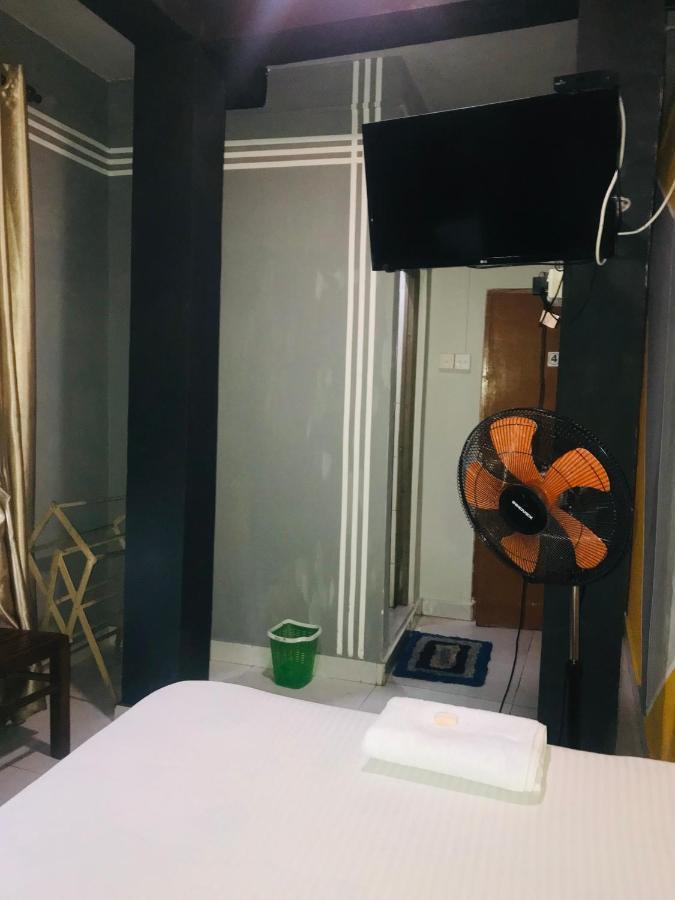 Alina Budget Hotel カドゥウェラ エクステリア 写真