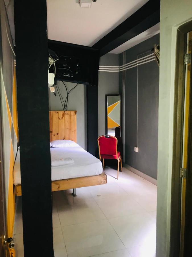 Alina Budget Hotel カドゥウェラ エクステリア 写真