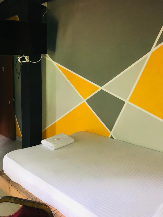 Alina Budget Hotel カドゥウェラ エクステリア 写真