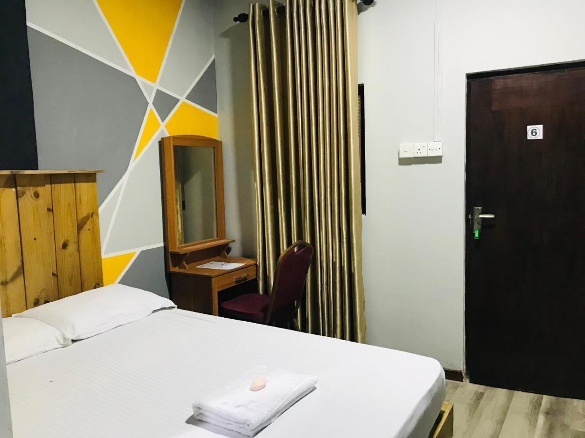 Alina Budget Hotel カドゥウェラ エクステリア 写真