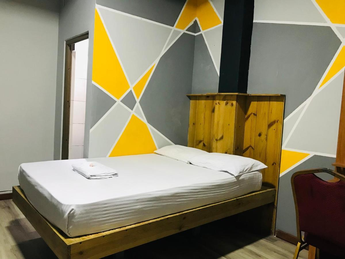 Alina Budget Hotel カドゥウェラ エクステリア 写真