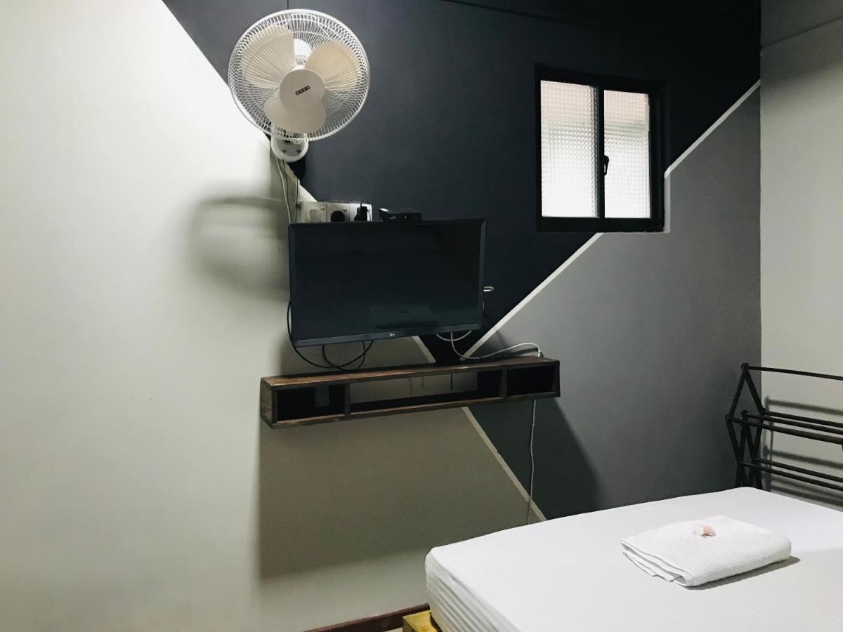 Alina Budget Hotel カドゥウェラ エクステリア 写真
