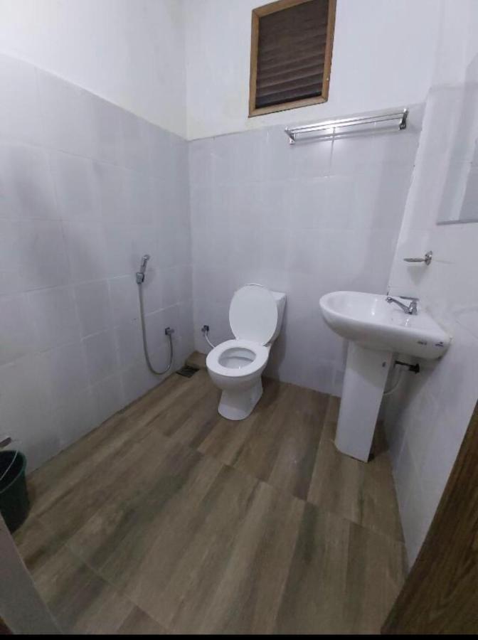 Alina Budget Hotel カドゥウェラ エクステリア 写真