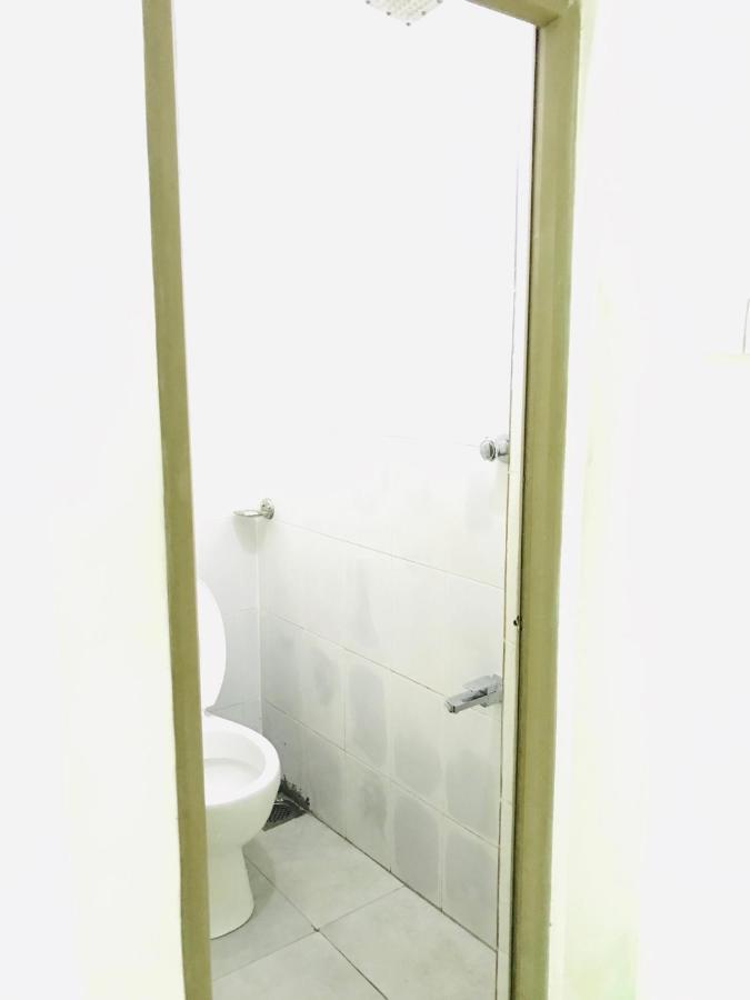 Alina Budget Hotel カドゥウェラ エクステリア 写真
