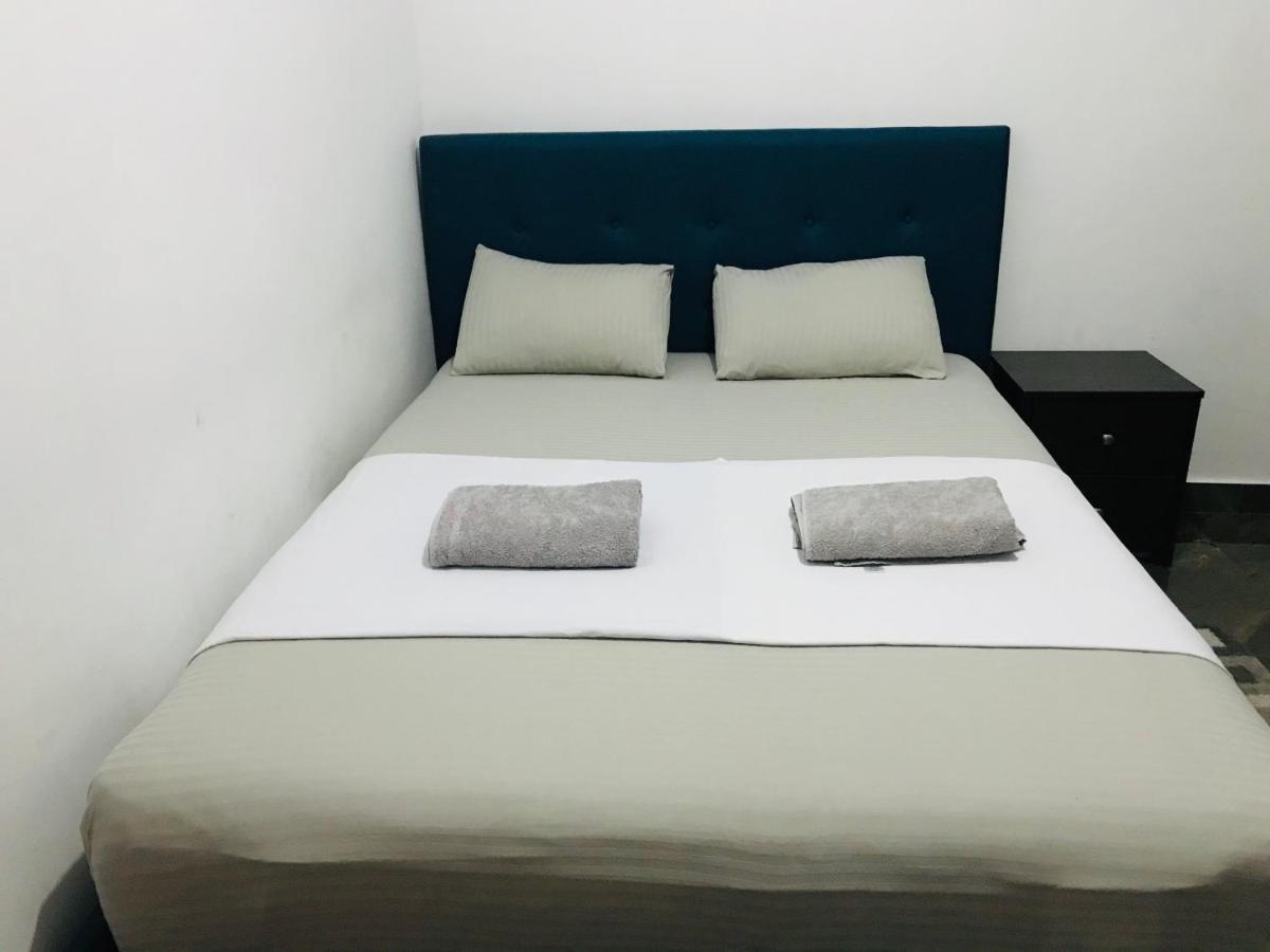 Alina Budget Hotel カドゥウェラ エクステリア 写真